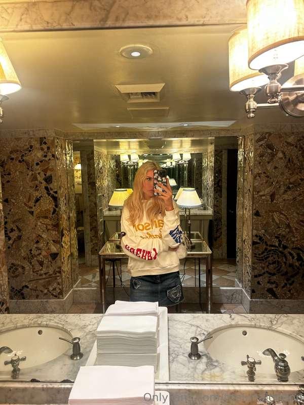 How do you like my outfit?