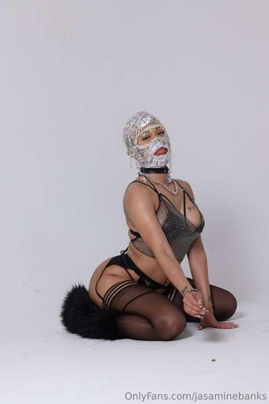 I heard you like me on my knees 🙂‍↕️