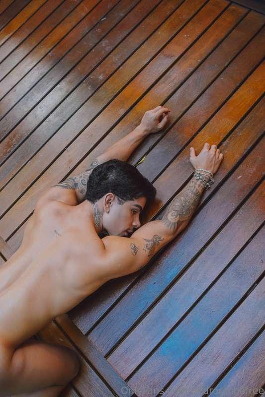 Wanna go deeper?🔥💦Come subscribe to my onlyfans @pedrcrochaa..