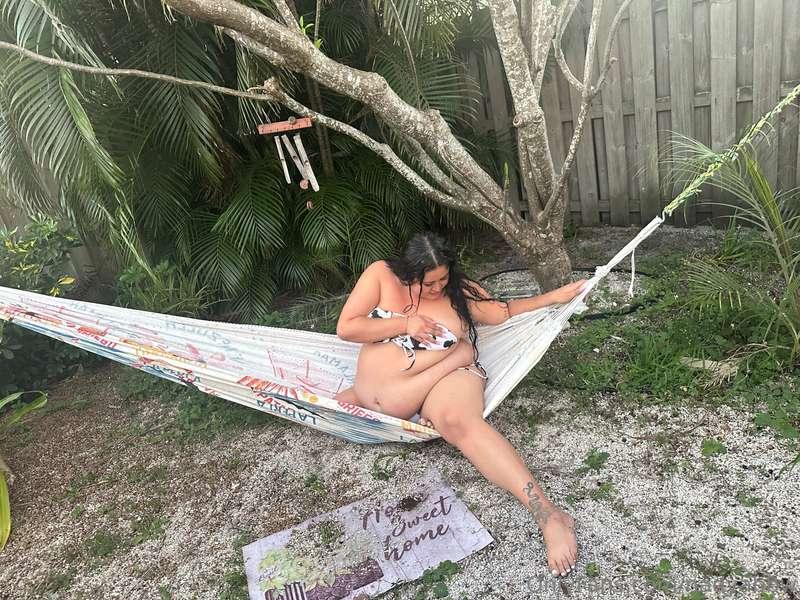 Hammock 1
Nadya 0