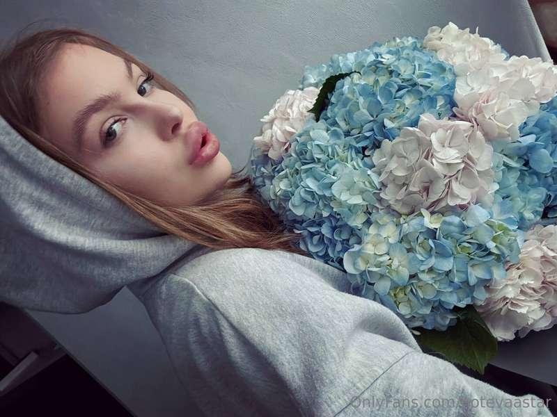 Girls love flowers 🌸I haven't received a beautiful bouquet f..