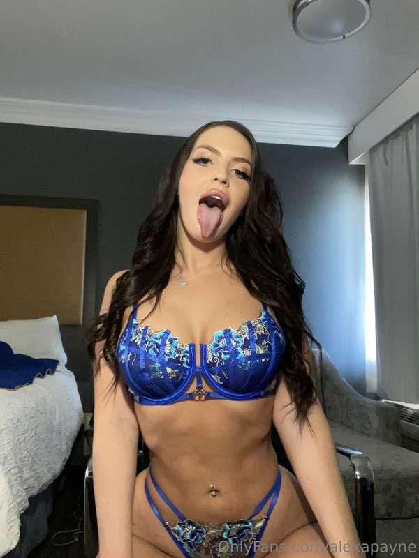 Can’t decide if I should be naughty or nice in this blue bra..