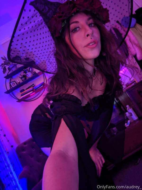 Hey little girl is your daddy home?