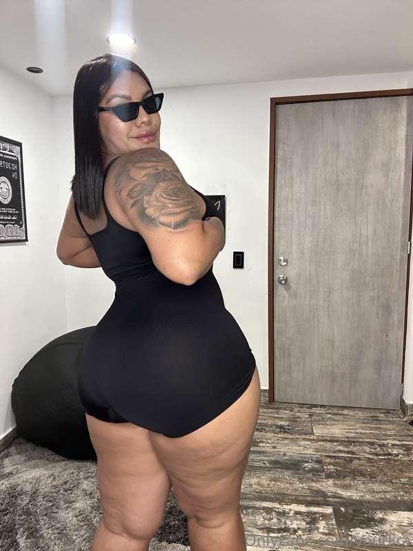 this pose is just a preview. want the full show? send me a D..