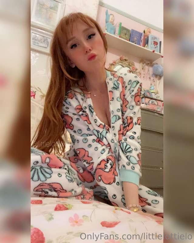 *Do you like my new onesie?* 🥰 🧜🏻‍♀️ 

I love the colder wea..