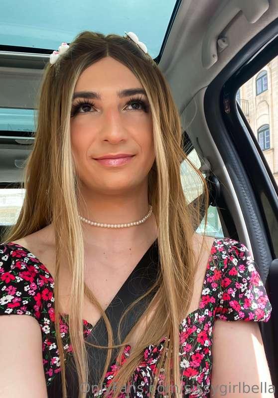 Would you go on a road trip with Bella 🤭?
FYI: she wants her..