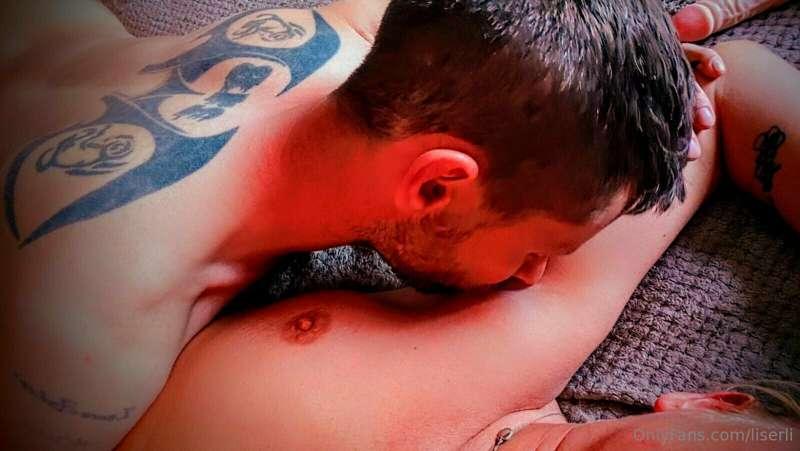 💕enjoying some soft gentle kisses 💋 💕 
Who wants to caress m..