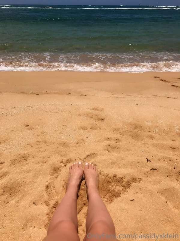 Feet on the beach!! My favorite 😍