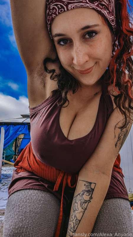 I'm not one to keep armpit hair, but I am dedicated to finding out if it's really nice for a dick to rub against it!
Might as well share it on here as I KNOW some of you have been lucky enough to experience it 🙊🙊

#hairy #armpits #curious #milf #tryinganything