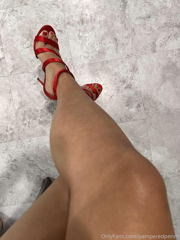 How do you feel about feet / high heel pics?