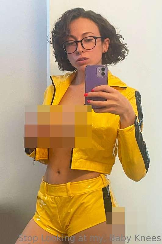 Another repost costume that needs a sword yet doesn't have o..