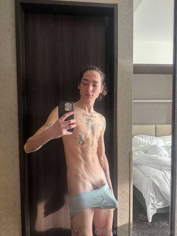 Need someone in this hotel with me 👀