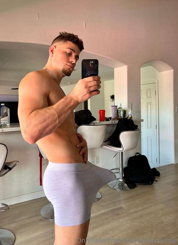 Message me if you want to see what’s underneath👀
