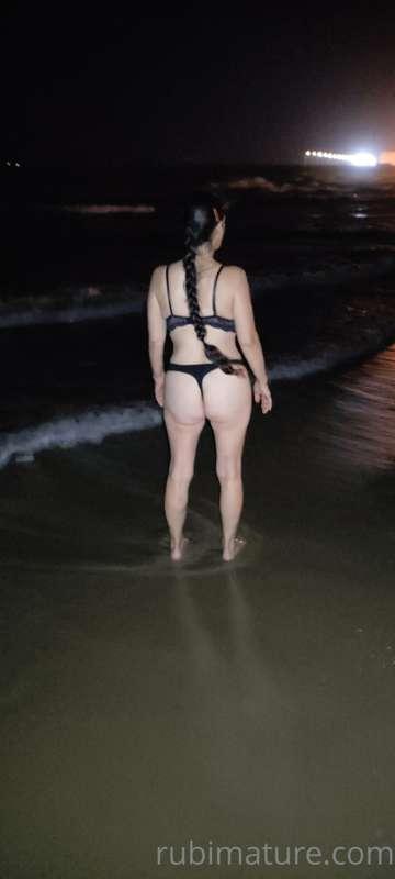 Have you ever fucked on the beach? I love to fuck while I li..