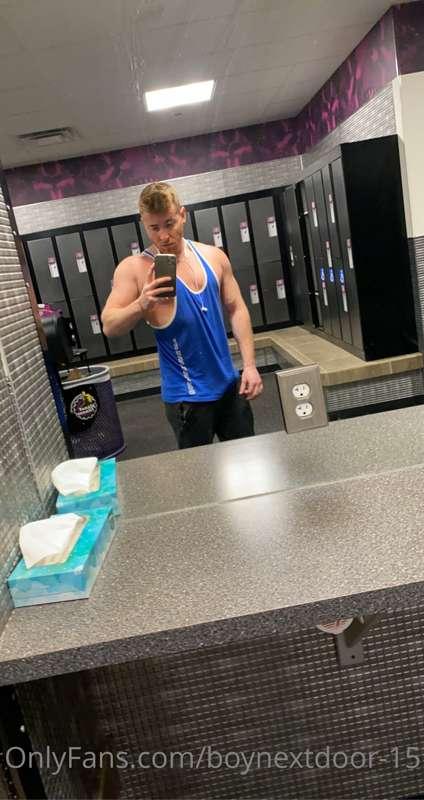 I really need to stop taking gym selfies