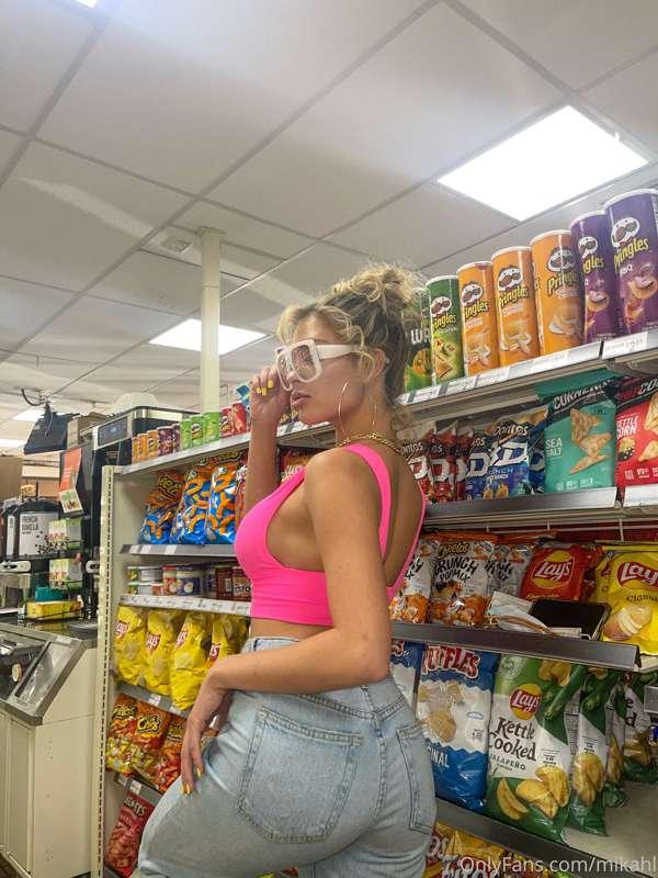 😋 what’s your favorite snack
