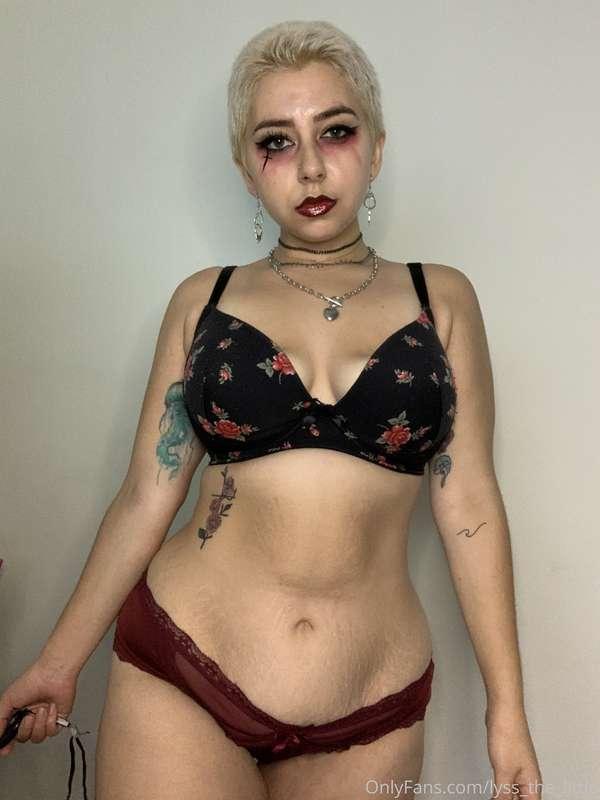 Yesterday’s look was a vibe. Bro I miss the way my titties l..