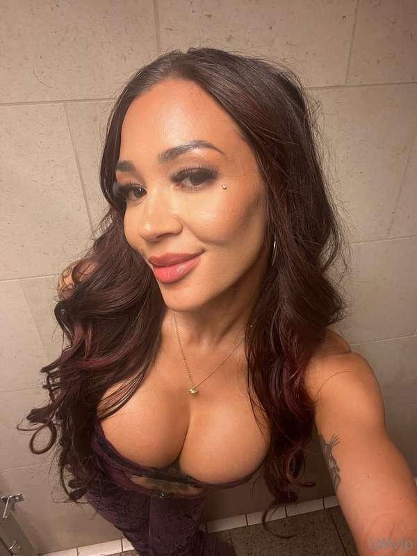 # **Big brown eyes and** ***the perfect 🍒 to match***