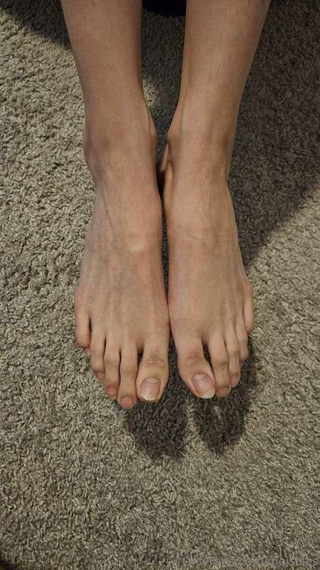 Perfect long natural toes for toesday