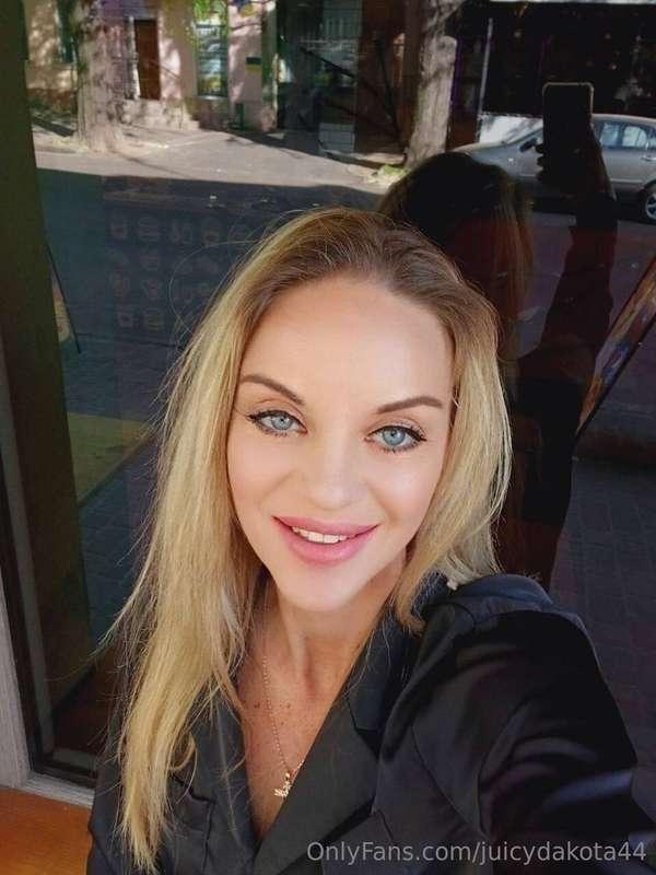 Hey 🦋🩷🩷🩷