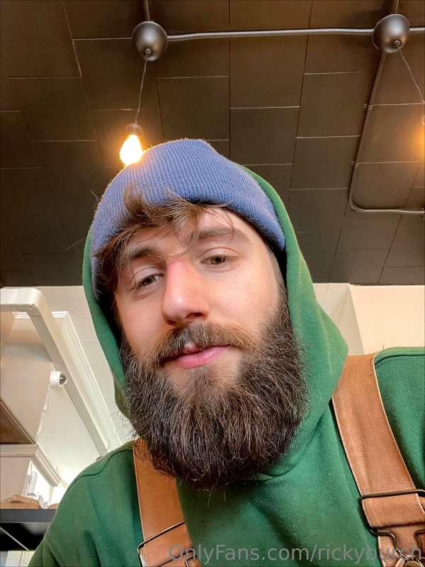 Do you prefer me in green at work or at home?