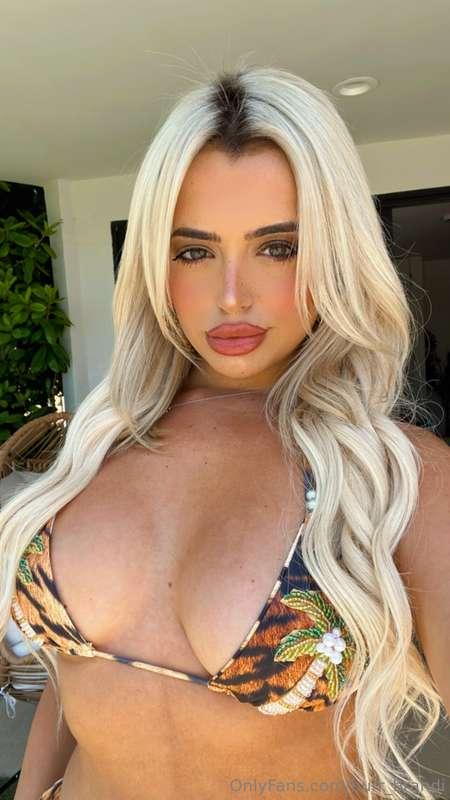 The first fan to tip me $15 will get my sizzling hot deal. I..