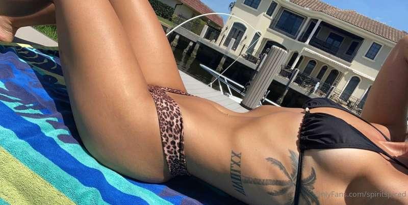 When she has tattoos & piercings 🥵