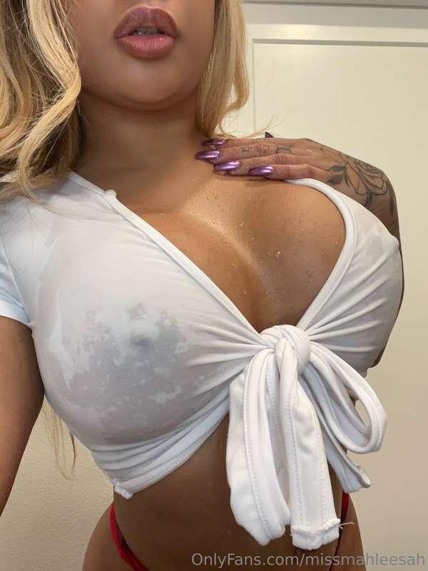 Like if you want to see my wet titties💦