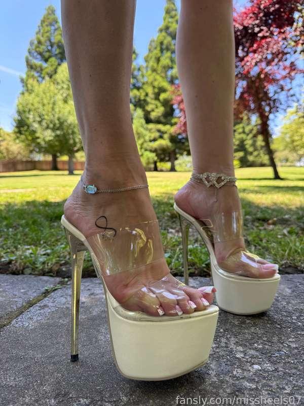 Are you agree that platform heels always look hot? 🔥
#Feet #foot #worshipping #heels #footfetish #footjob #shoejob #stockings #nylon #soles #toes #sandals #footlicking #wedges #pedi #manicure #longnails #nails #legs #highheels #mules #pedicure #shoes #feetfetish #legs #cumshot #cum #cumonfeet 