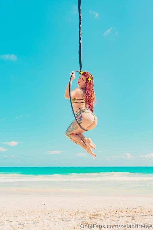 Who wants to see naughty Lyra content?!?