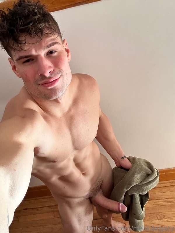 first 5 fans to tip get a special video of me and a dildo 😏