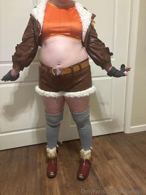 Mega post of my squirrel girl cosplay- looking fatter then b..