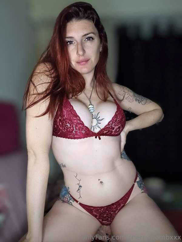 Do you like this set? 😜 It matches with my hair🤭