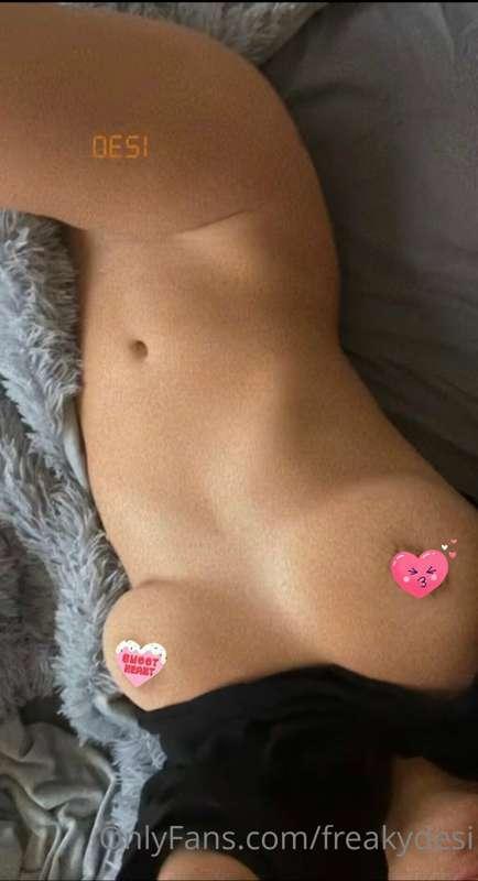 Woke up horny ;) who wants to sext ?? 🍑💦