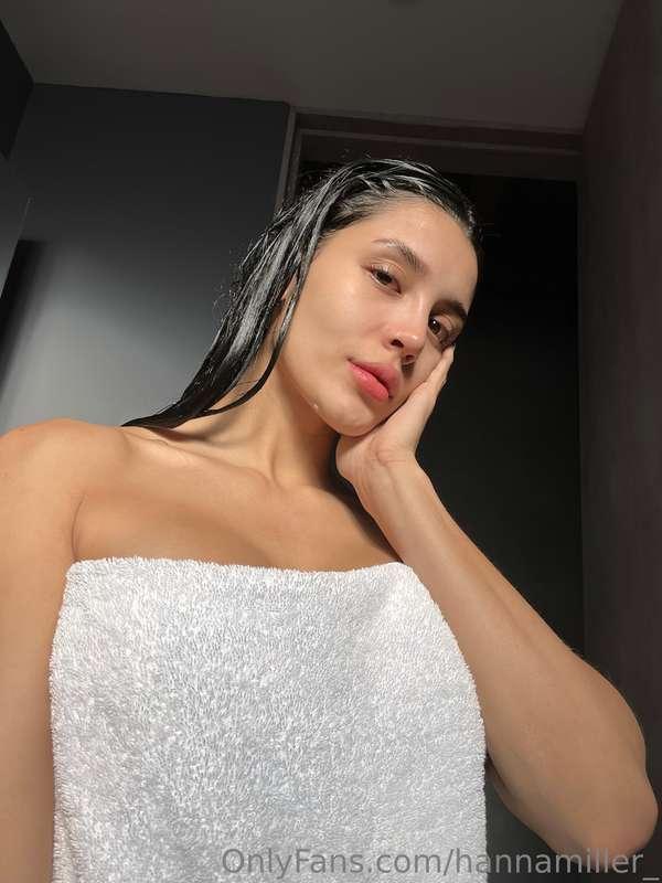 Hello Saturday ☄️ indoor showers are my favorite way to feel..