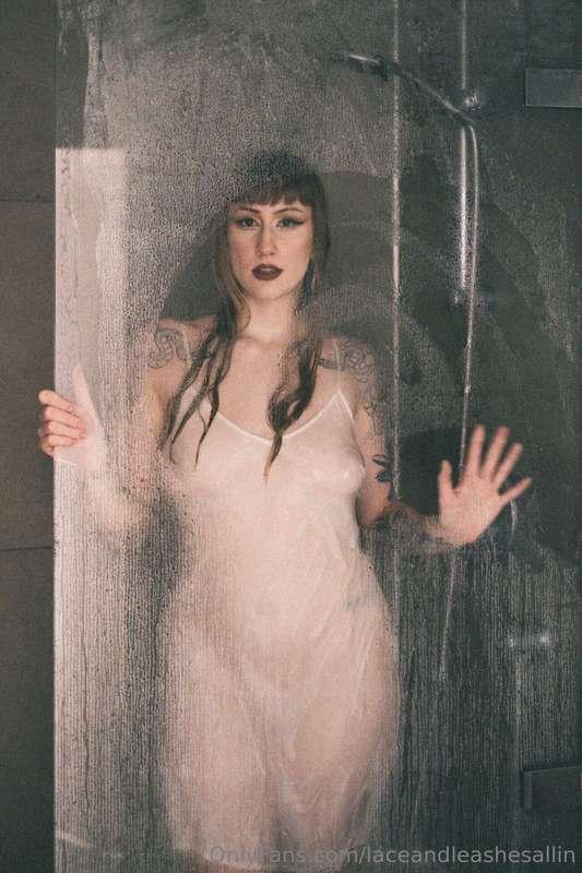 laceandleashesallin image #1