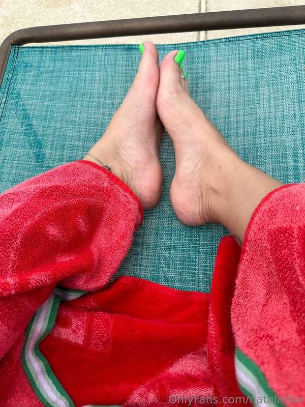 Pool feet [5 Pics]
