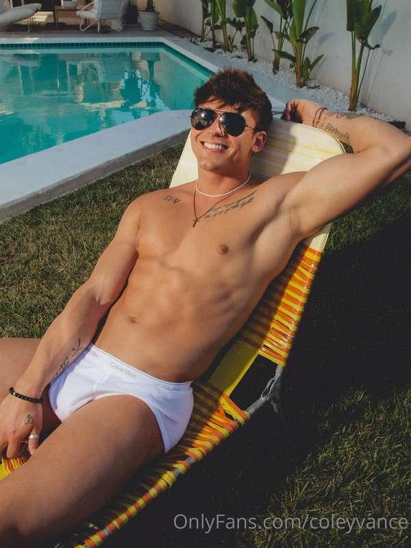 Posing for you😉