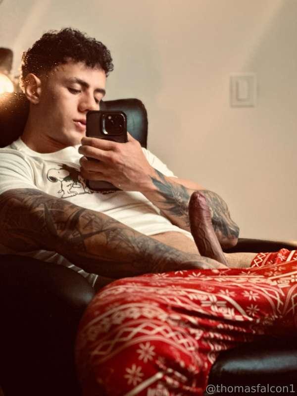 Do you want to take a seat on my cock? 🎄🤤💦🍆
