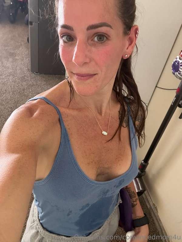 post workout, still no bra 🥵😘