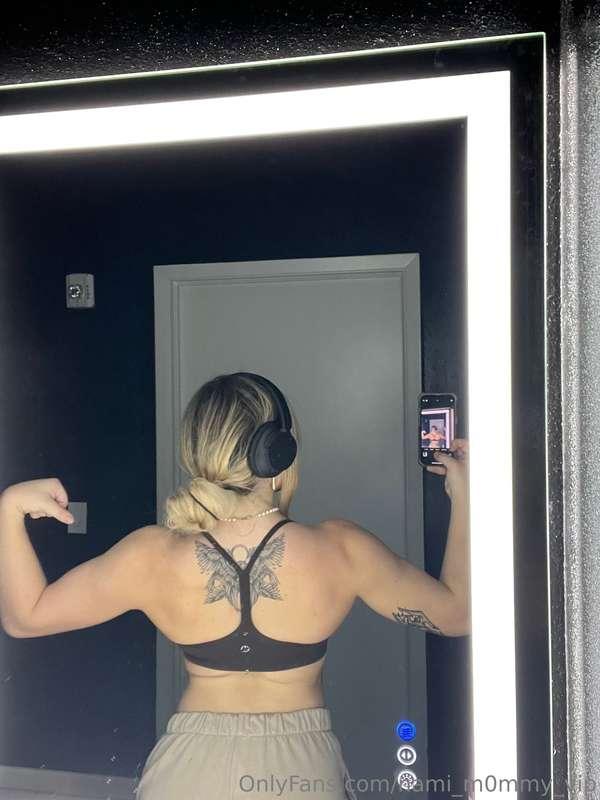 Making sure my muscles are prepped for our workout. 💪