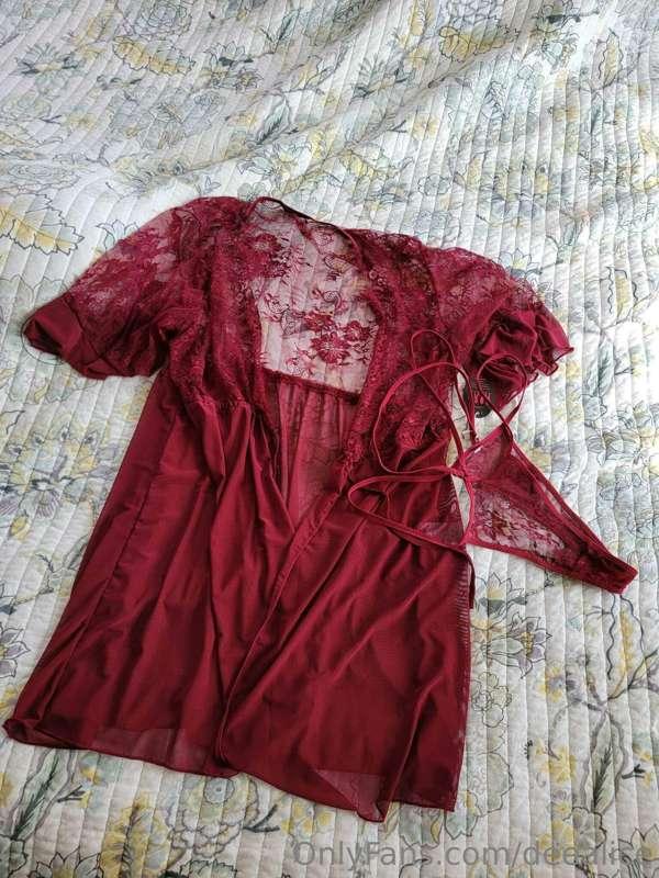 My Valentine's Day lingerie has arrived! 😍 I definitely plan..