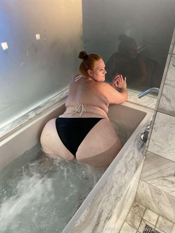 Voluptuous alert 🚨 more pics to come!
