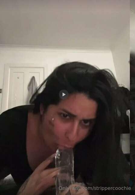 I bet you wanna see me suck a dick daddy 🥵
