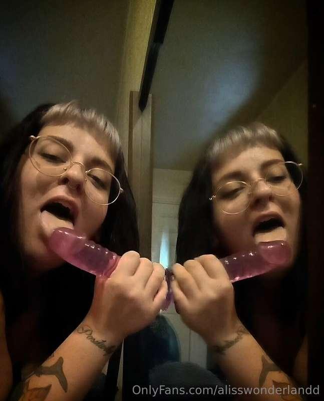💨🪞💦👅 Mirror, sucking and smoking