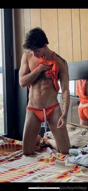 Message me rn 😈 I’m really horny 😩
