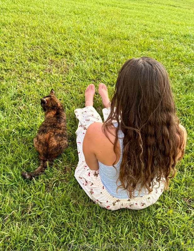 Just a girl and her cute lil kitty 🥹🥹🥰thanks 📸👌 @your_blonde..