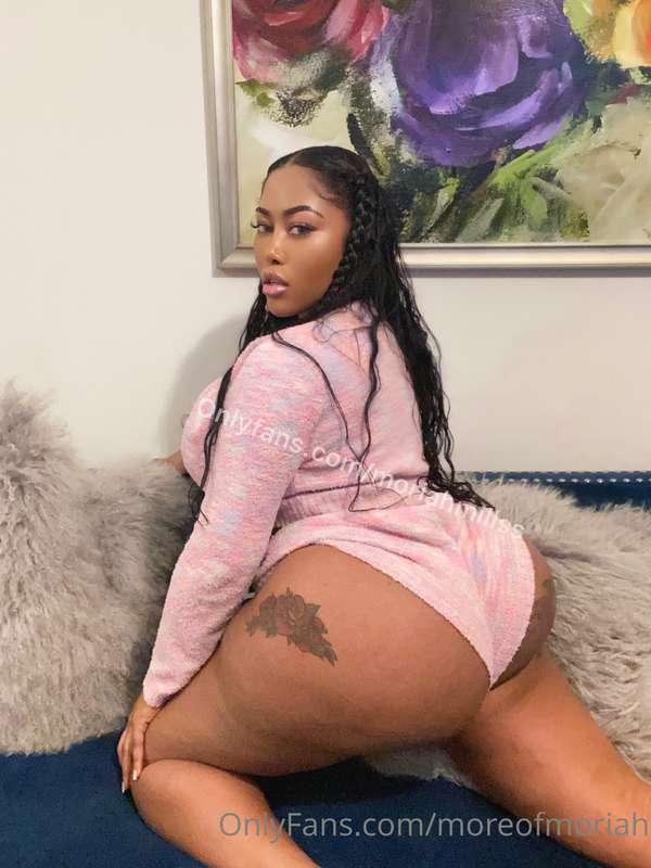 This is the type of peach you can eat AND fuck 🍑  Let's chat..