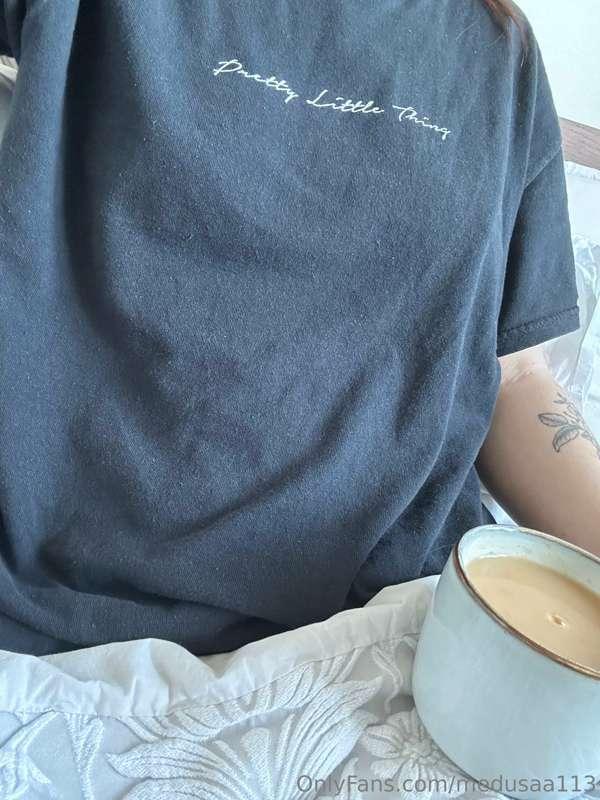Morning ☕️ swipe to see the boobs! 👀