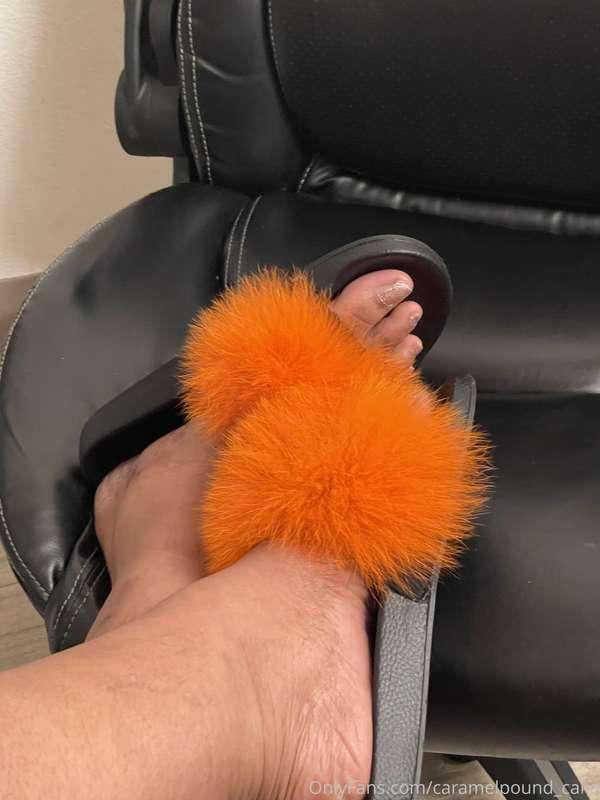 I’ve been getting foot fetish requests, would y’all like me ..